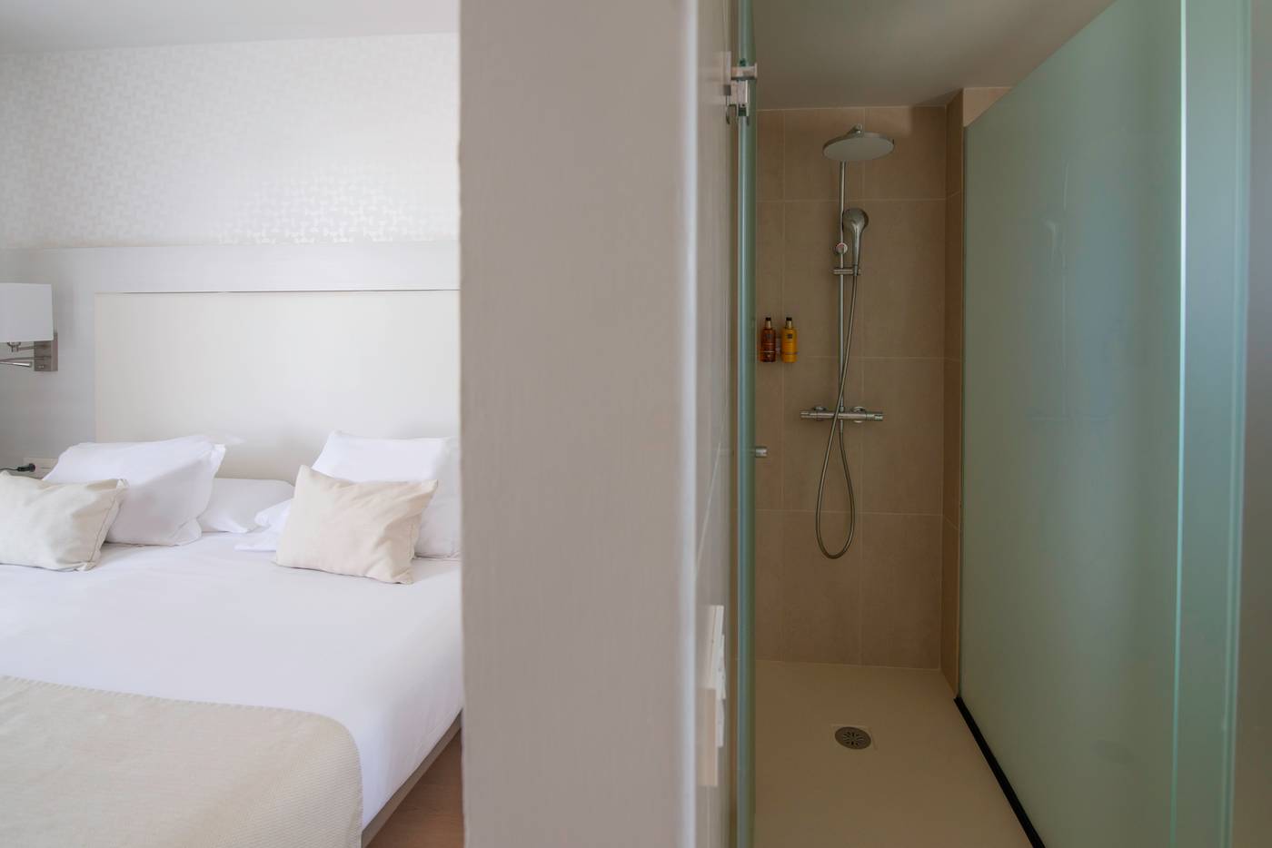 Aequora-Lazarote-Suites-Room-41