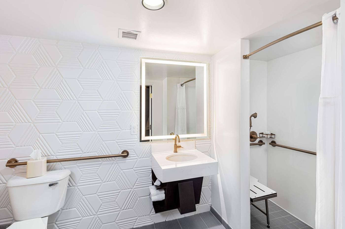 Hilton-Garden-Inn---Los-Angeles-Hollywood-Room-25