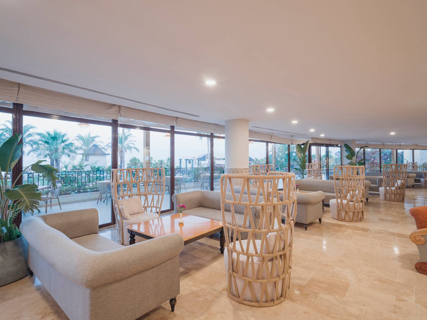 Selectum-Family-Comfort-Side-Lobby-53