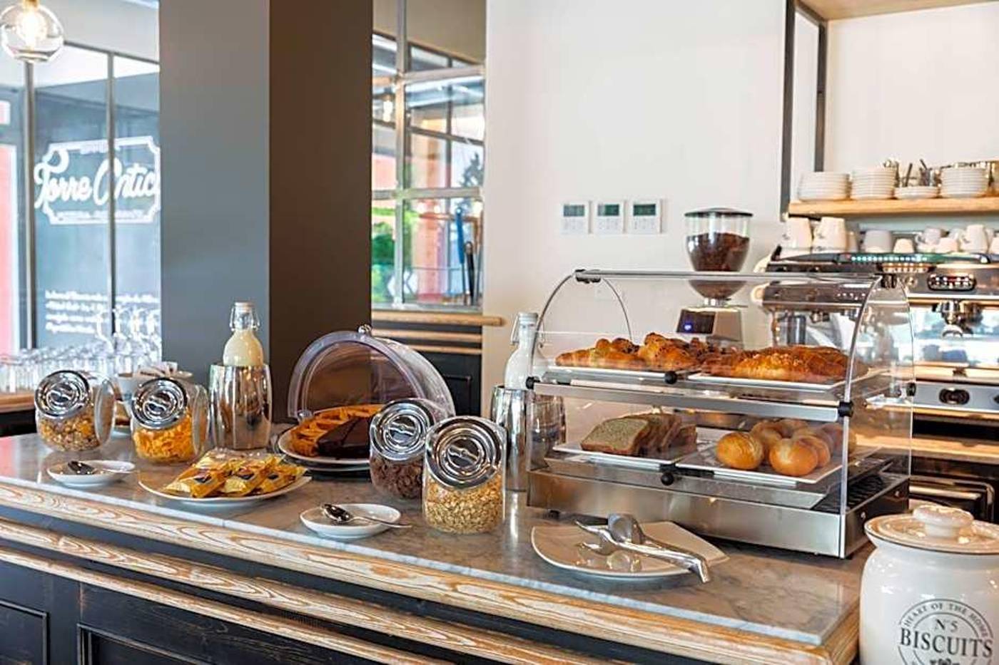 Torre-Antica-Hotel-Venice-Airport-Lobby-18