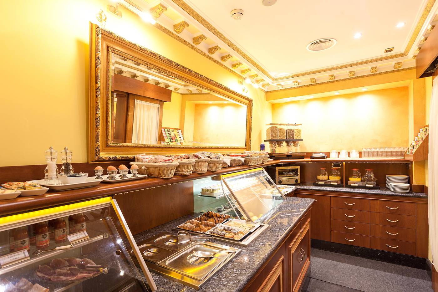 Hotel-Manfredi-Suite-In-Rome-Restaurant-60