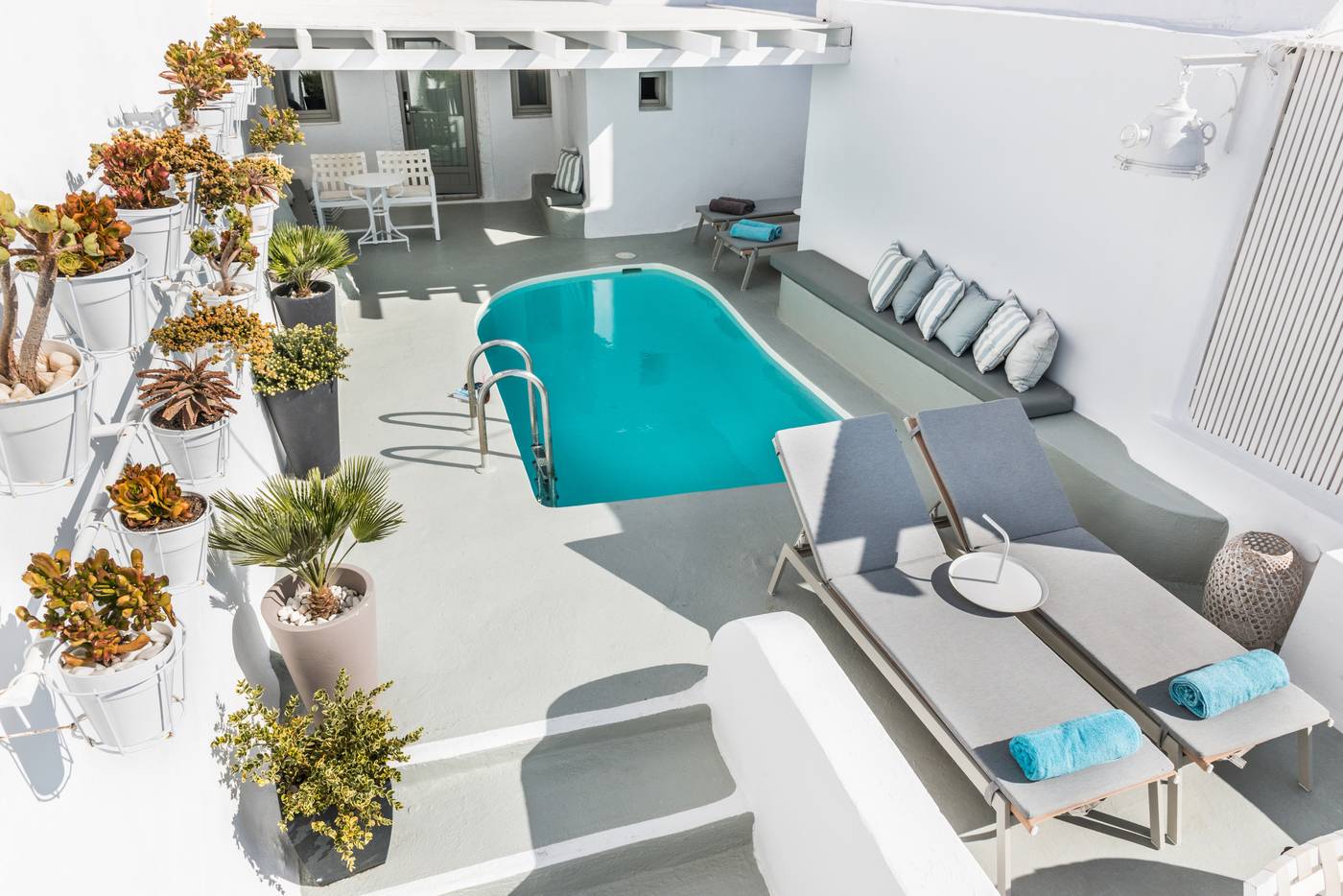 On-The-Rocks-Hotel-Room-1