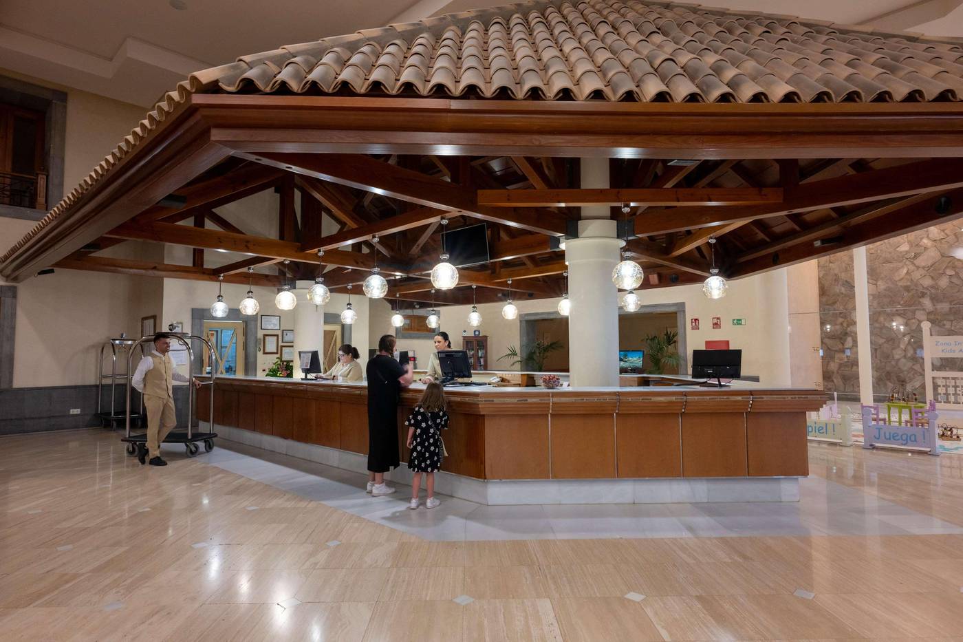 Hotel-GF-Gran-Costa-Adeje-Lobby-59
