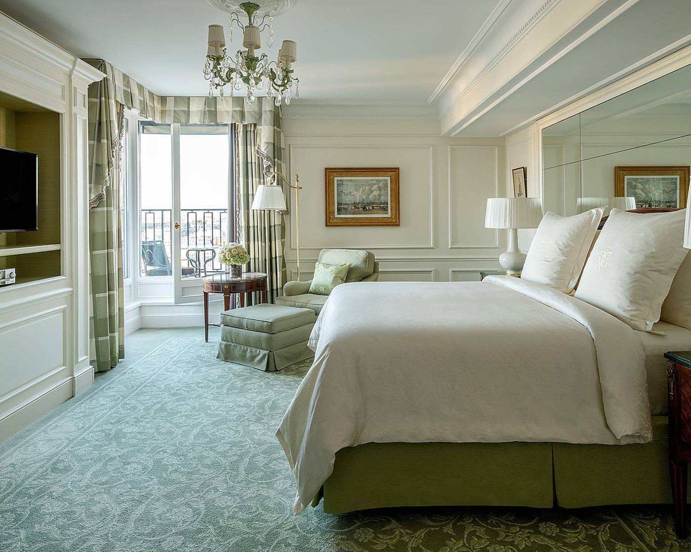 Four-Seasons-Hotel-Paris-Room-19