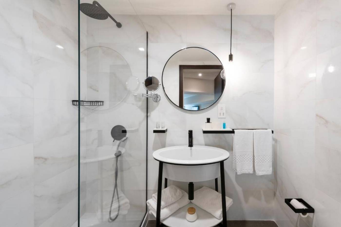 Waterfront-Hotel-Room-14