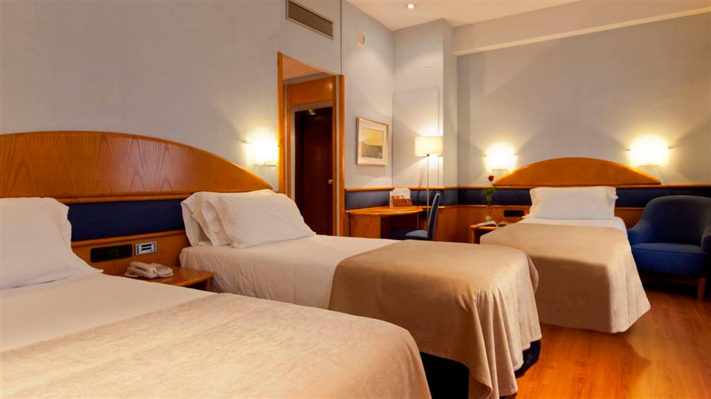 Santos-Agumar-Room-21