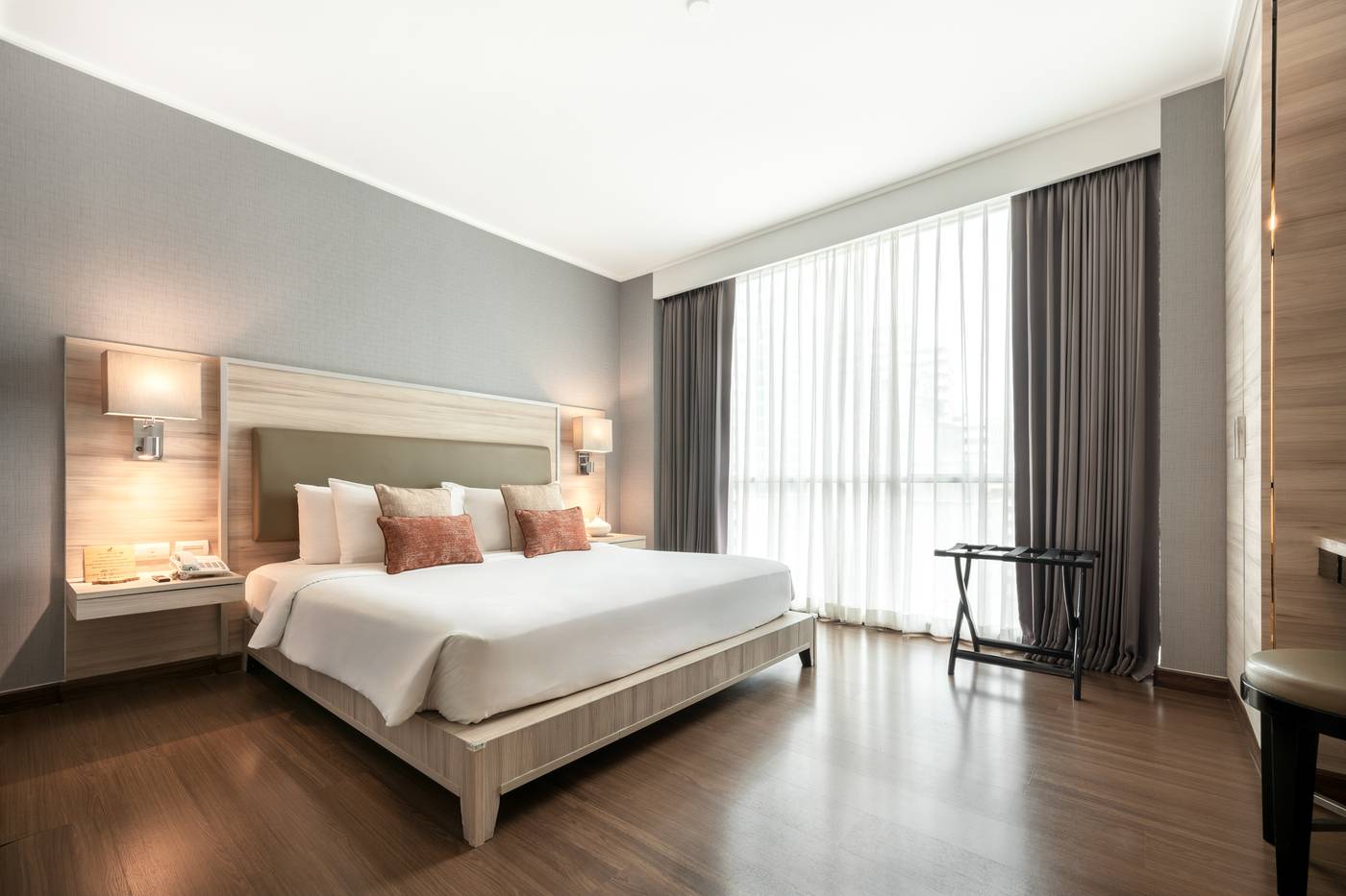 Adelphi-Suites-Bangkok-Room-33