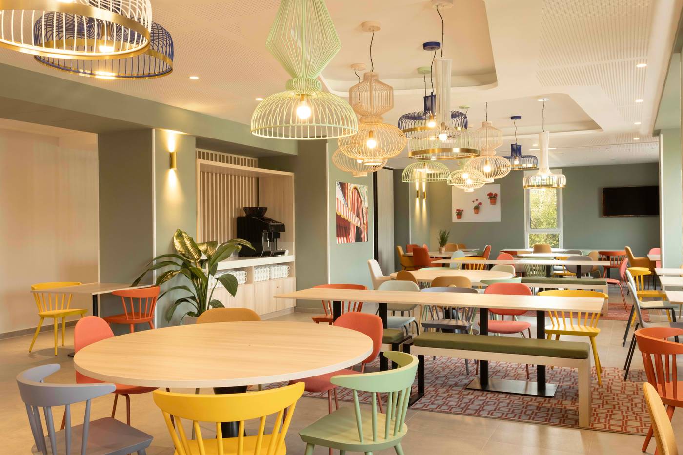 Hampton-By-Hilton-Malaga-Martiricos-Restaurant-31