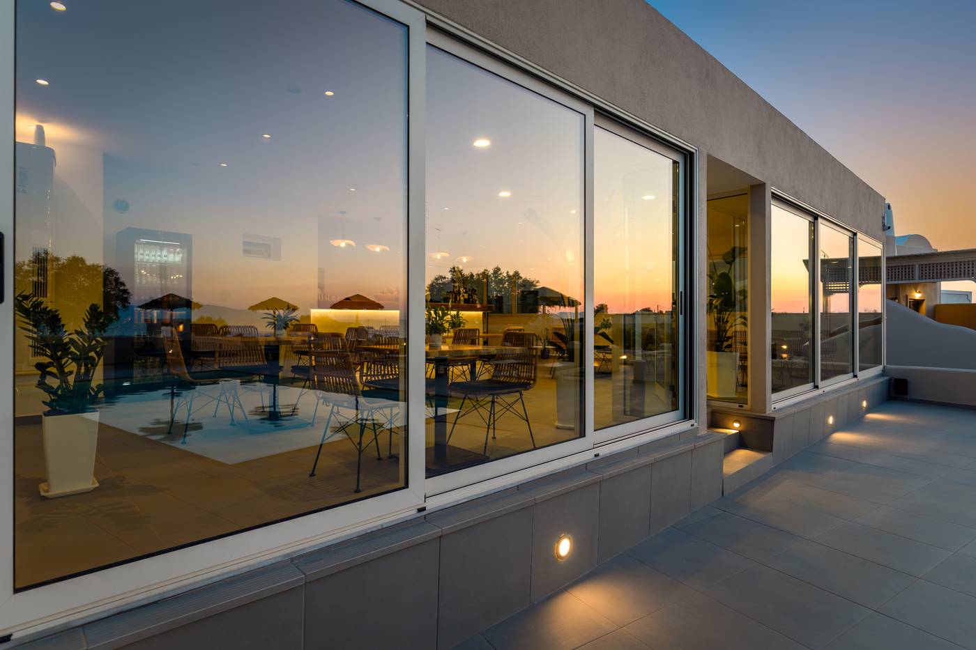 En-Plo-Boutique-Suites---Oia-Santorini-General-view-20