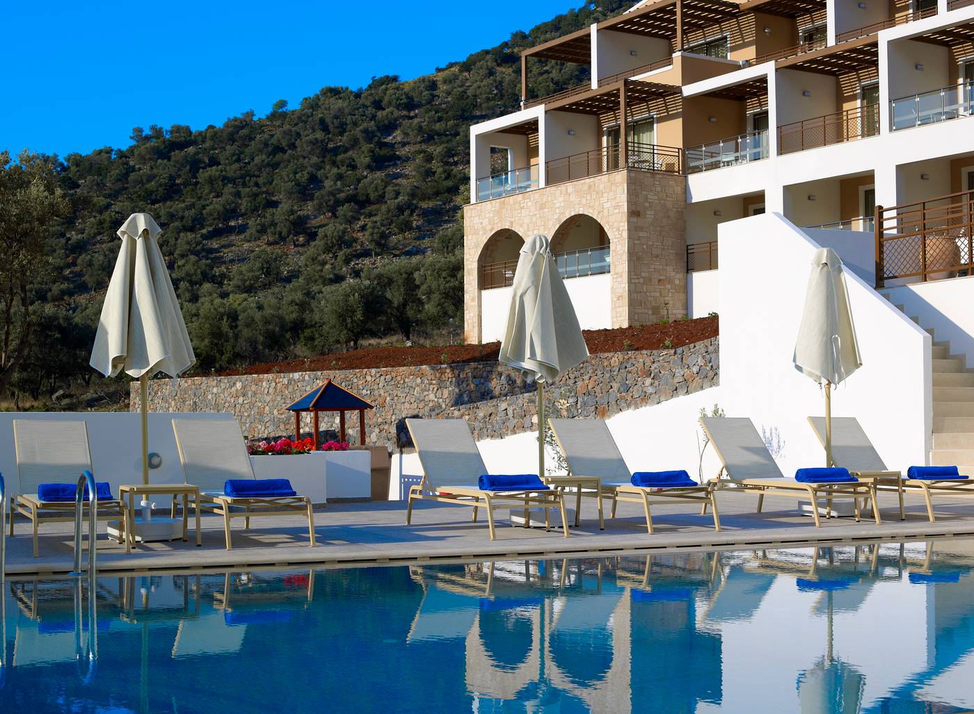 Filion-Suites-Resort---Spa-Pool-6