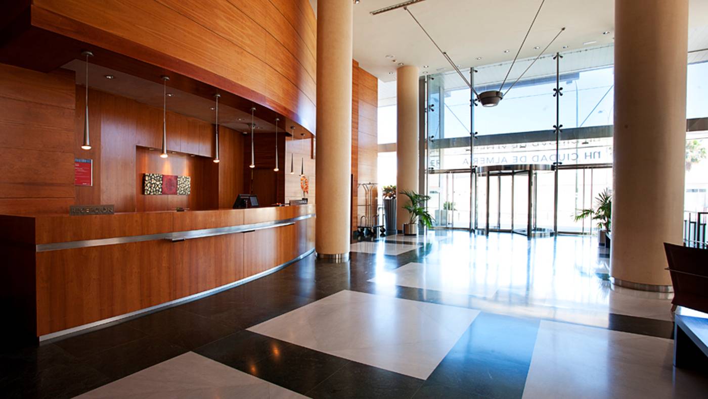 NH-Ciudad-de-Almeria-Lobby-23