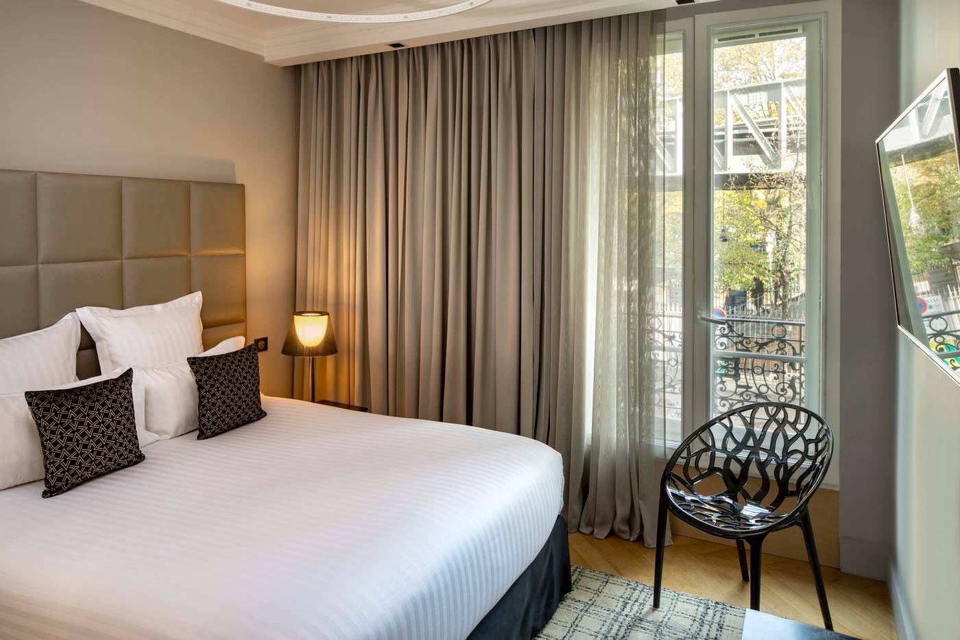 First-Hotel-Paris-Tour-Eiffel-Room-6