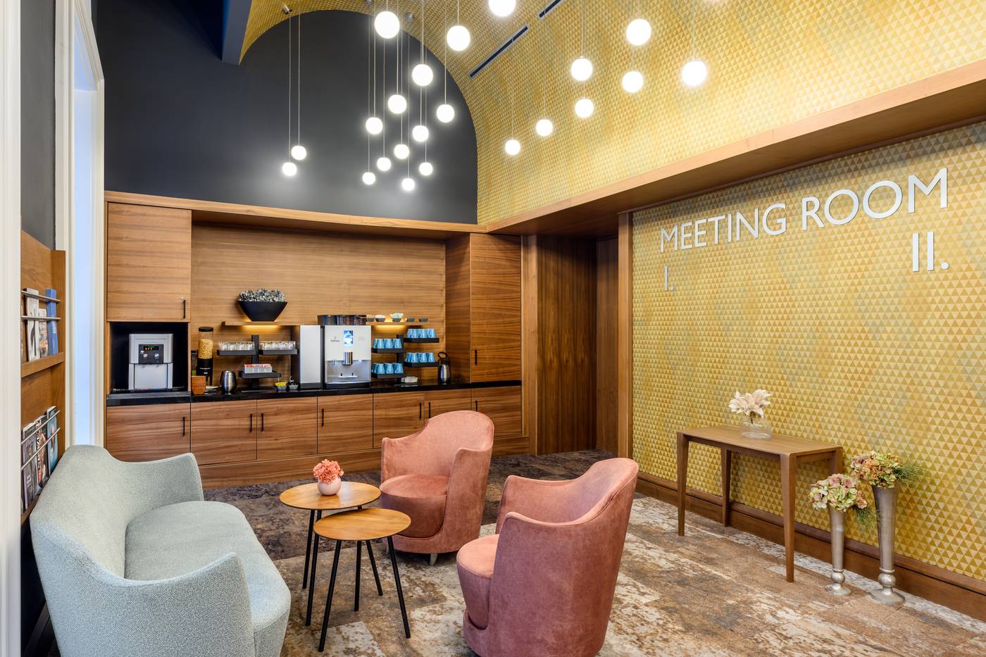 Hotel-Moments-Budapest-Lobby-13