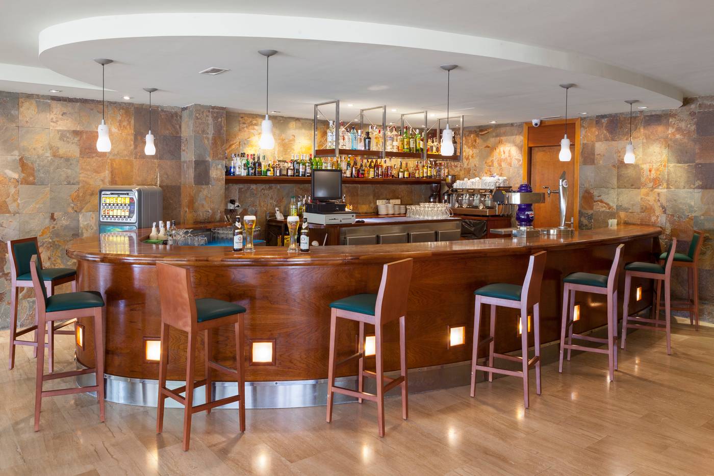 Dwo-Sirius---Adults-Only--16---Bar-42