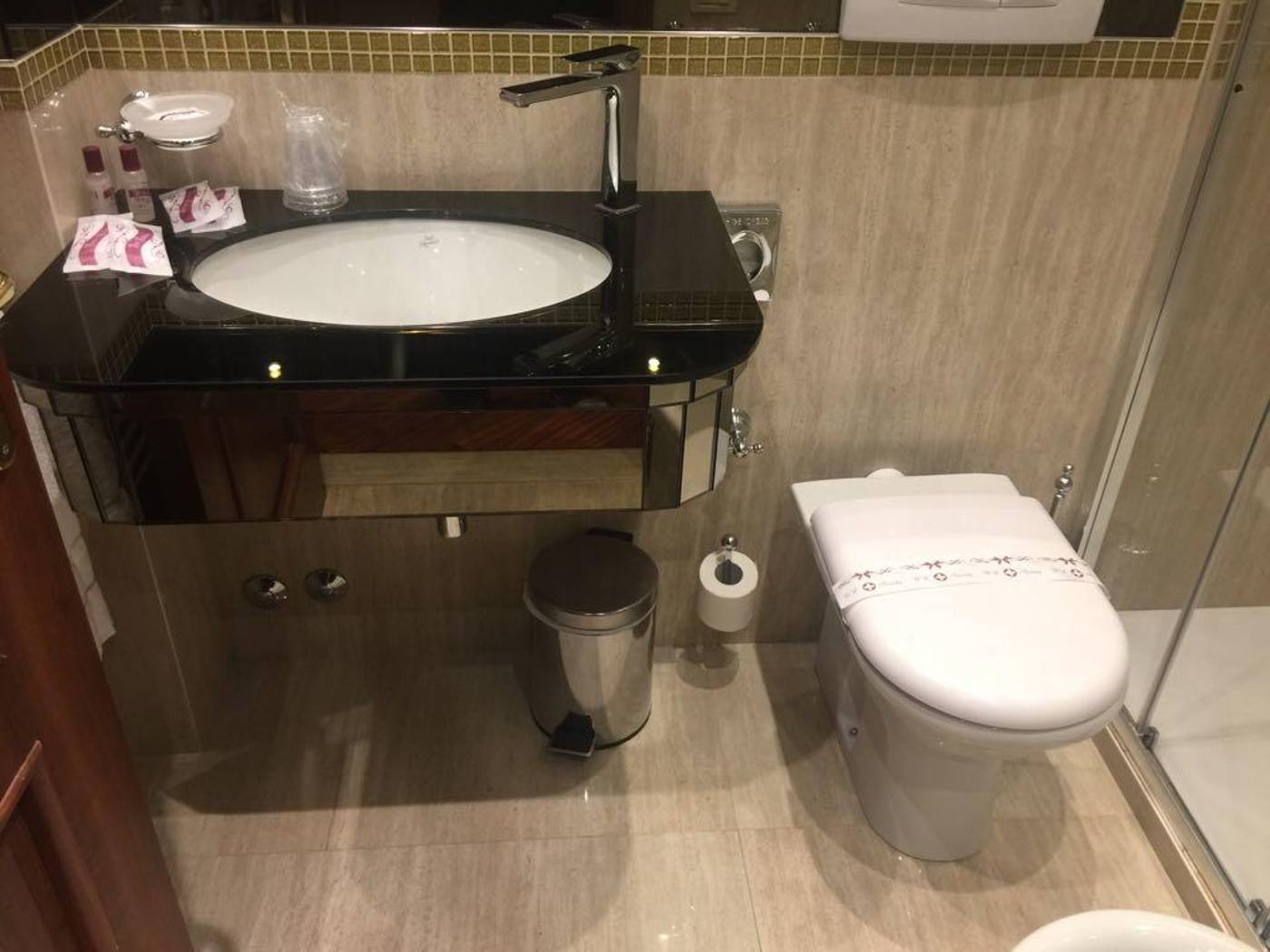 Ca--Dell-Arte-Suites-Room-26