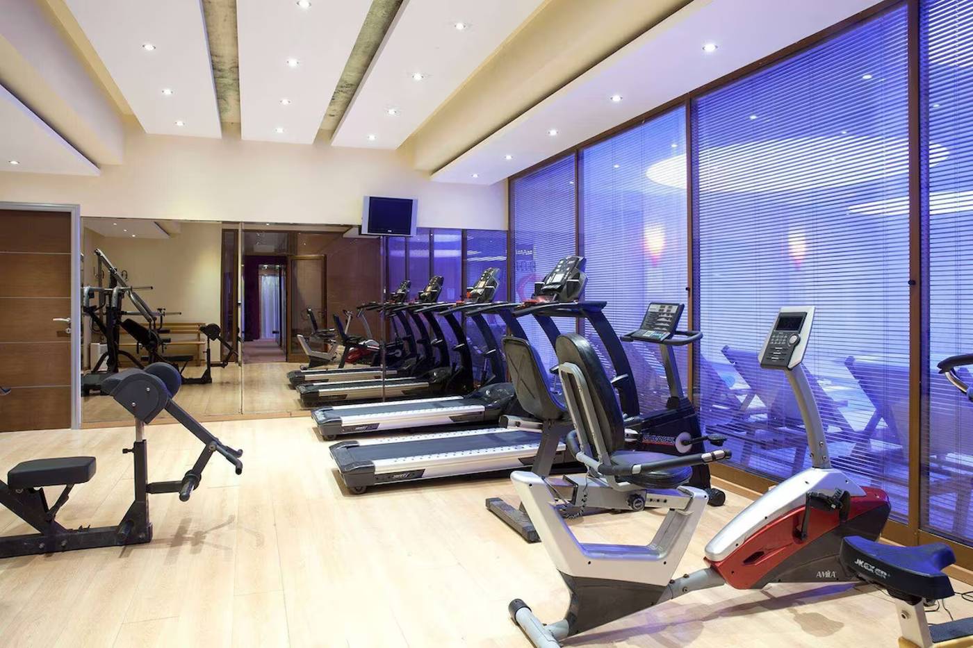 Ramada-Attica-Riviera-Sports-and-Entertainment-44