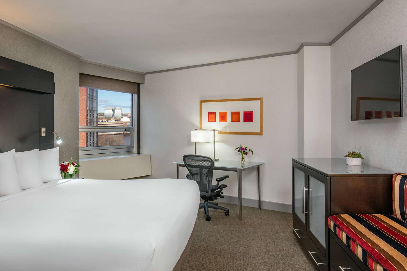 The-Royal-Sonesta-Boston-Room-25