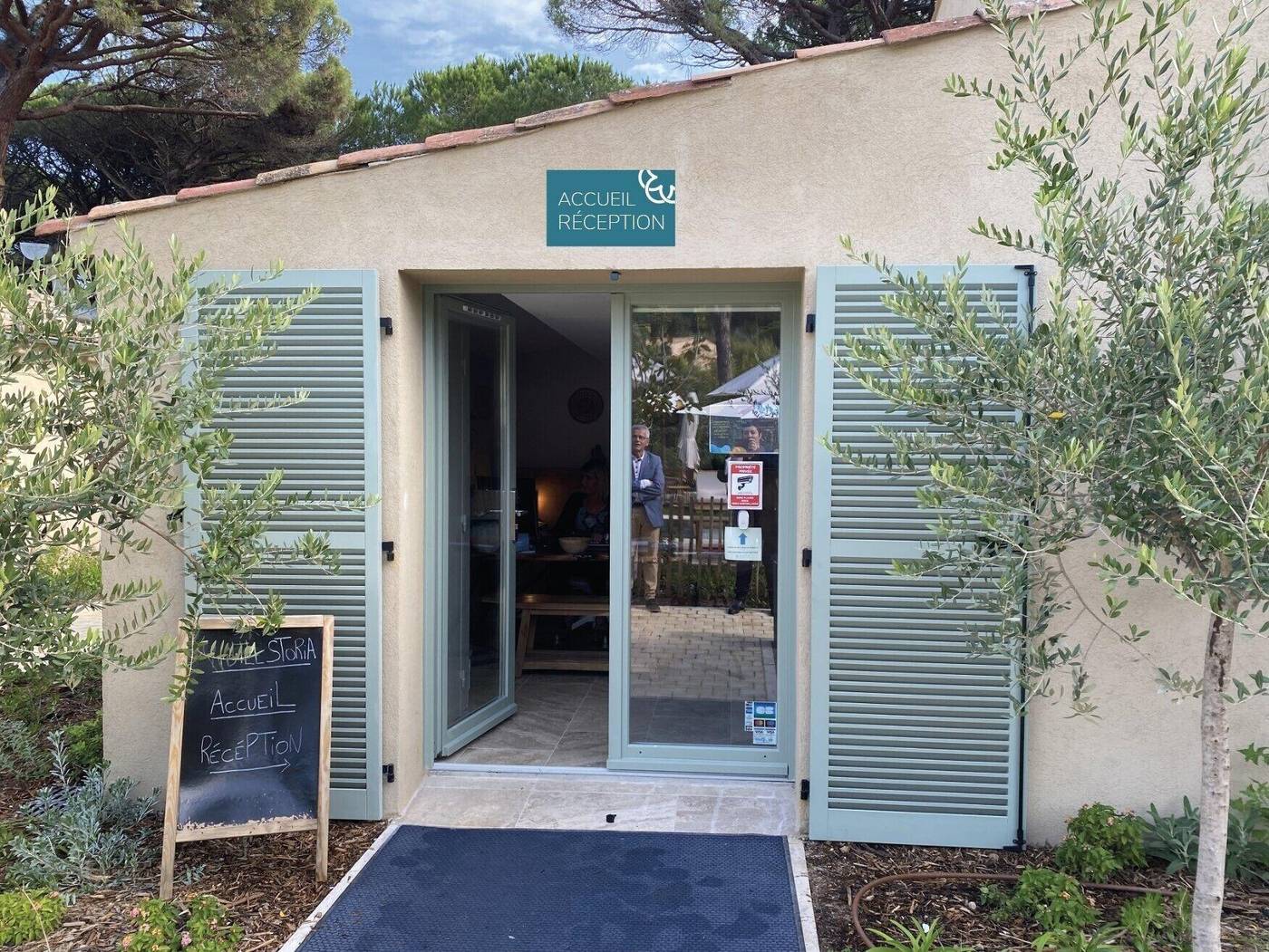 Hotel-L-Escalet-Lobby-31