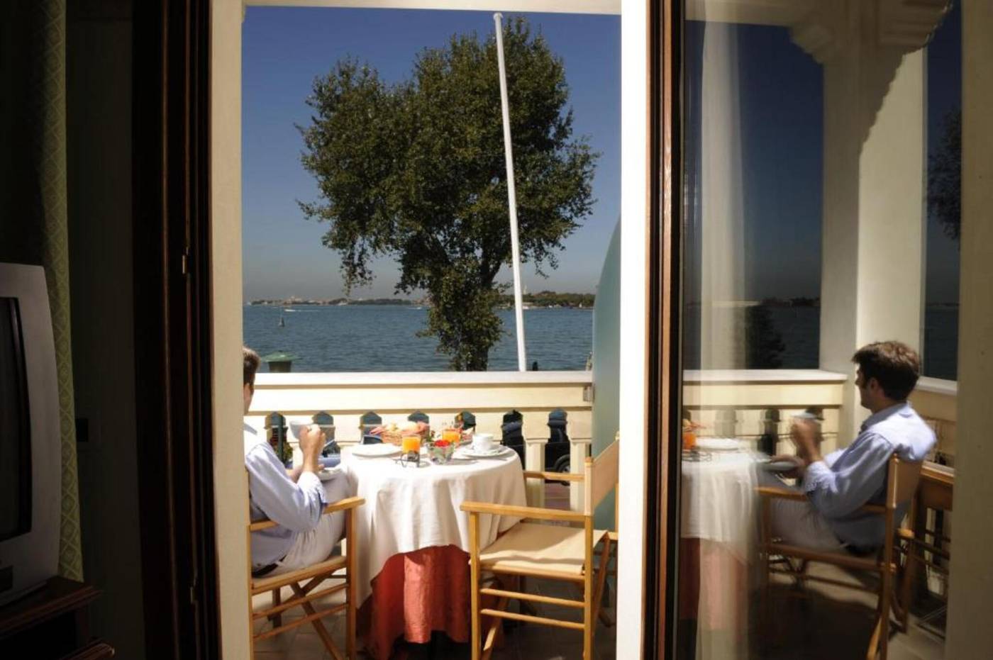 Russo-Palace-Room-35