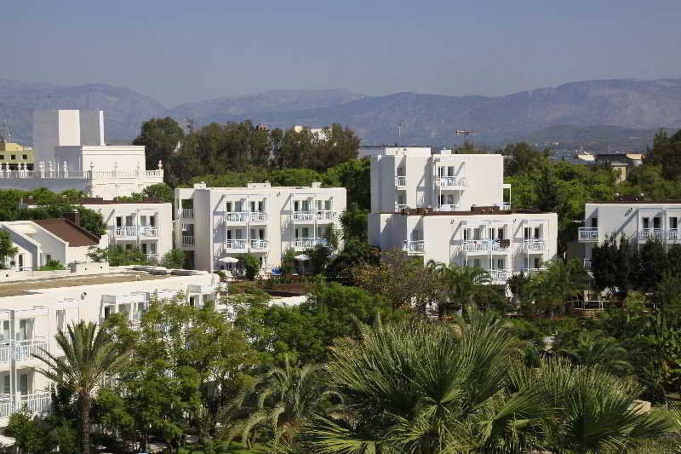 Seven-Seas-Hotel-Blue-General-view-18