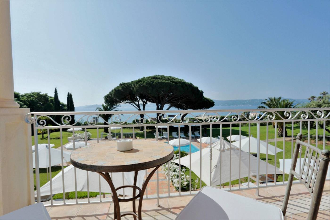 Hotel-Villa-Les-Rosiers-Room-10