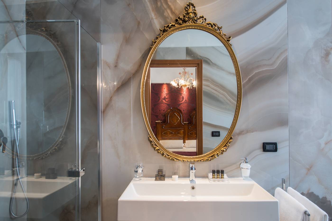 Leon-Bianco-On-The-Grand-Canal-Room-16