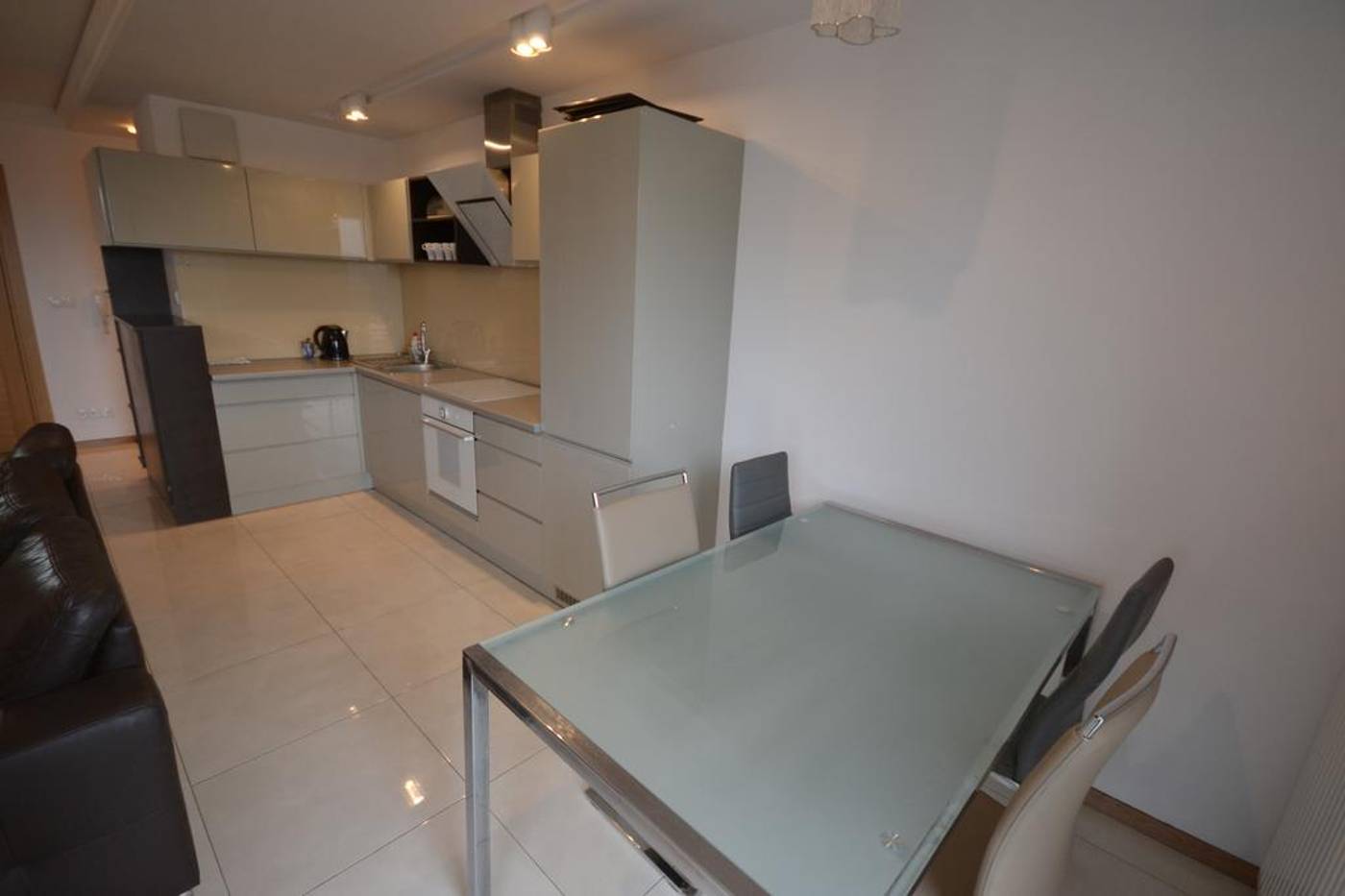 Senator-Warsaw-Apartments-Room-41