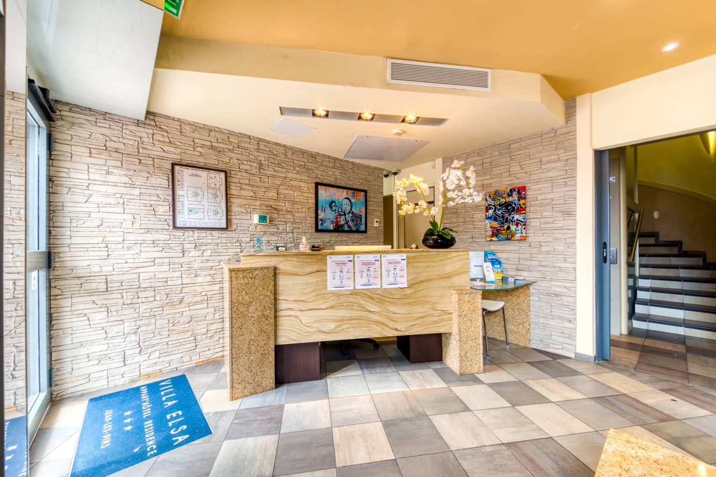 La-Villa-d-Elsa-Lobby-16