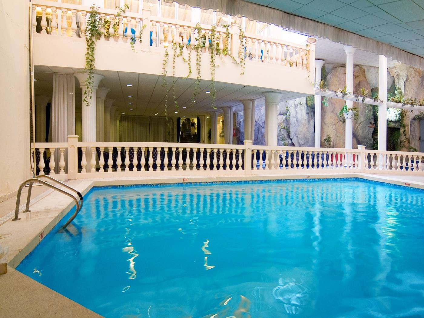 Magic-Fenicia-Pool-50