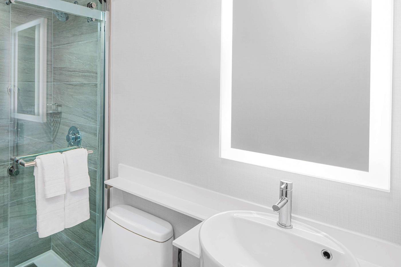 DoubleTree-by-Hilton-New-York-Times-Square-South-Room-21