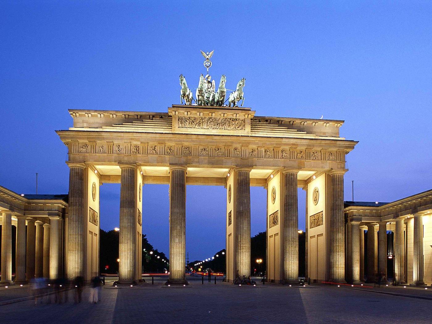 Pullman-Berlin-Schweizerhof-General-view-11