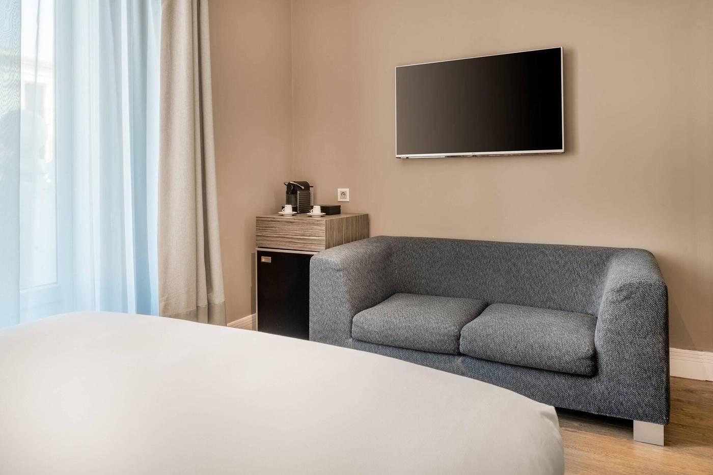 AC-Hotel-Palacio-del-Retiro-Autograph-Collection-Room-61