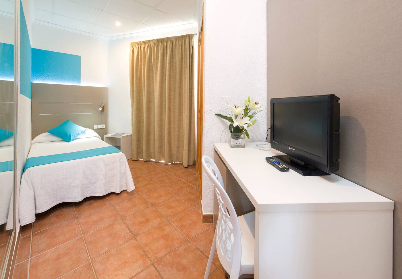 Hostal-Adelino-Room-14