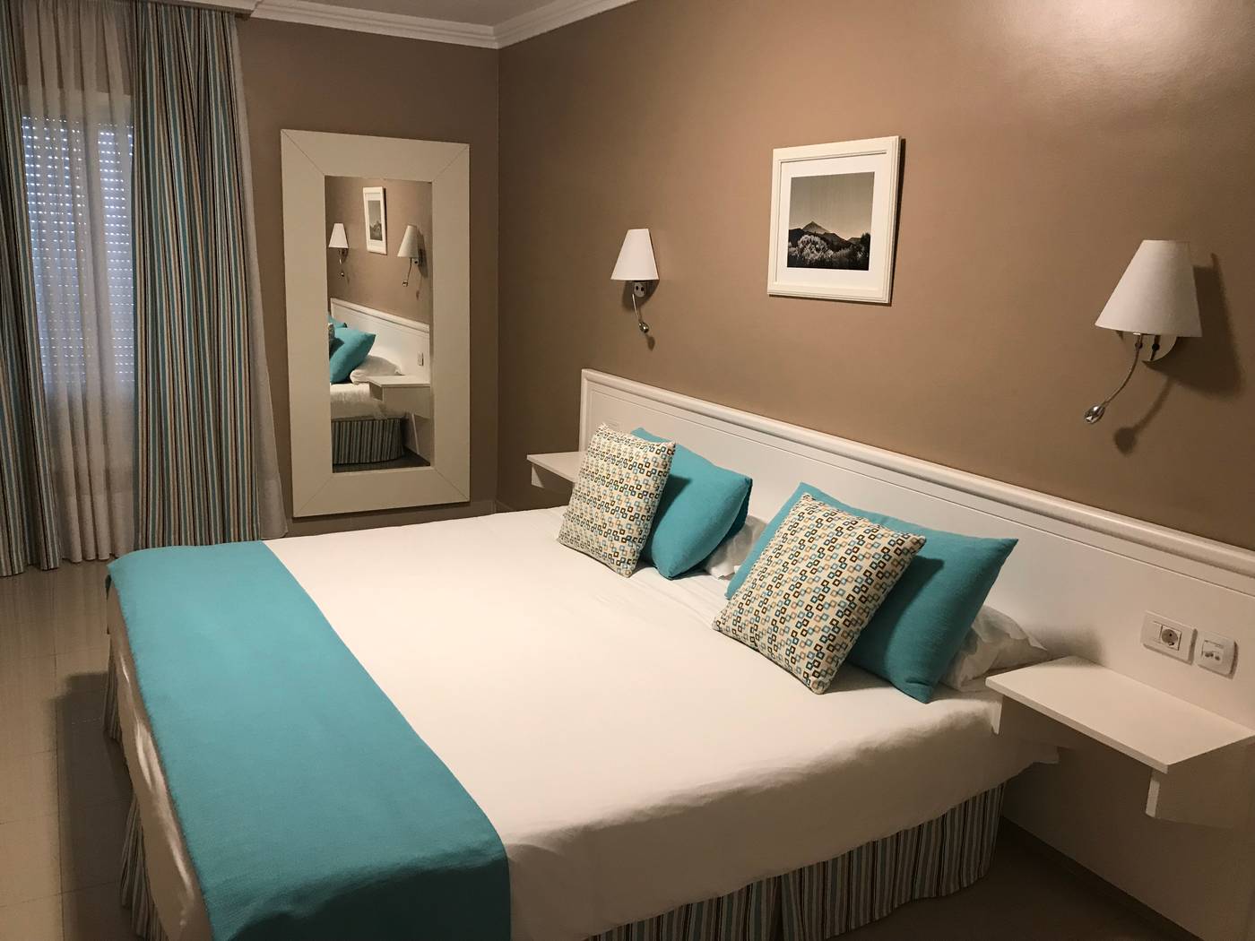 Hotel-Spa-La-Quinta-Park-Suites-Room-8