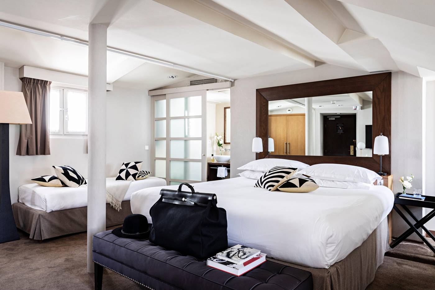 Holiday-Inn-Paris-Palais-de-lElysee-Room-4