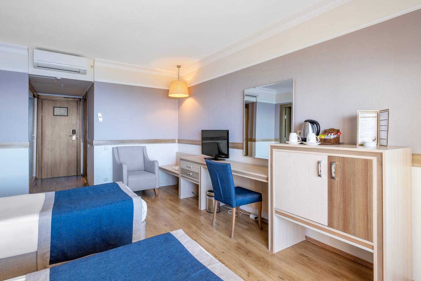 Utopia World Hotel