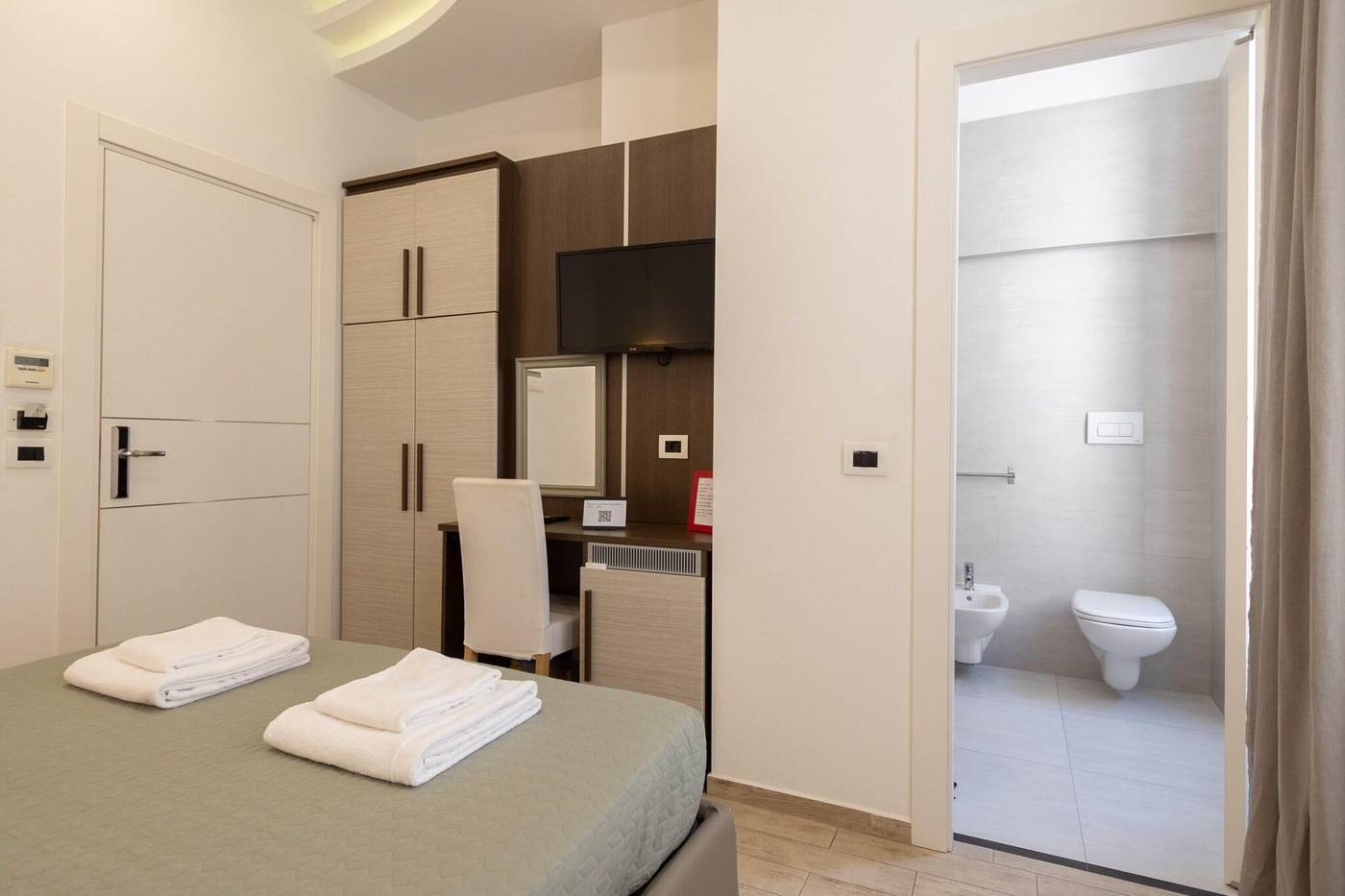 Maison-Maneli-Luxury-B-B-Room-23