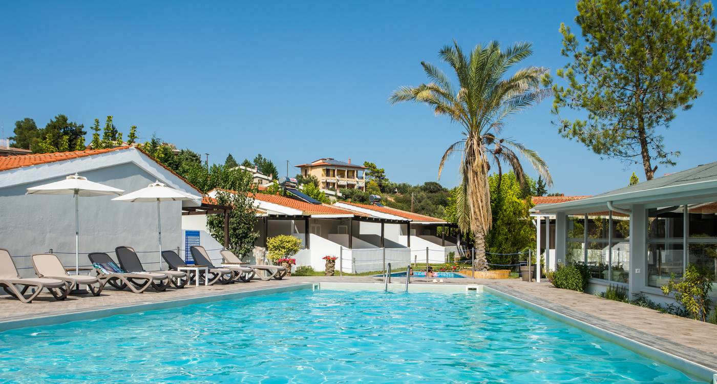 Coral-Blue-Beach-Pool-7