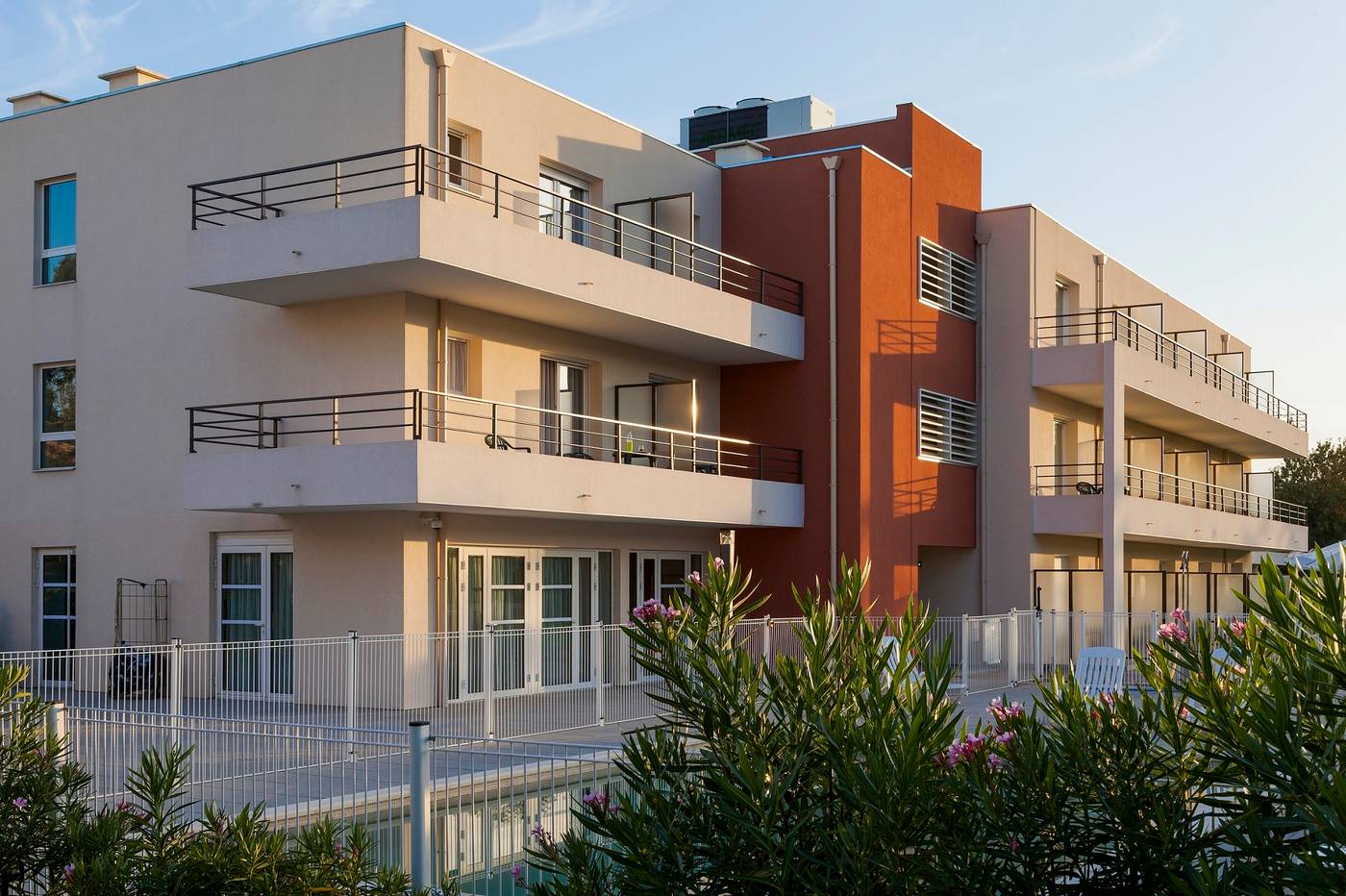 Comfort-Suites-Cannes-Mandelieu-General-view-14