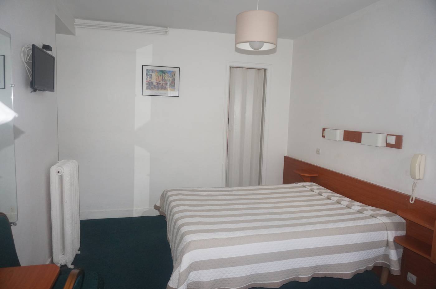Hotel-Nord-Et-Champagne-Room-30