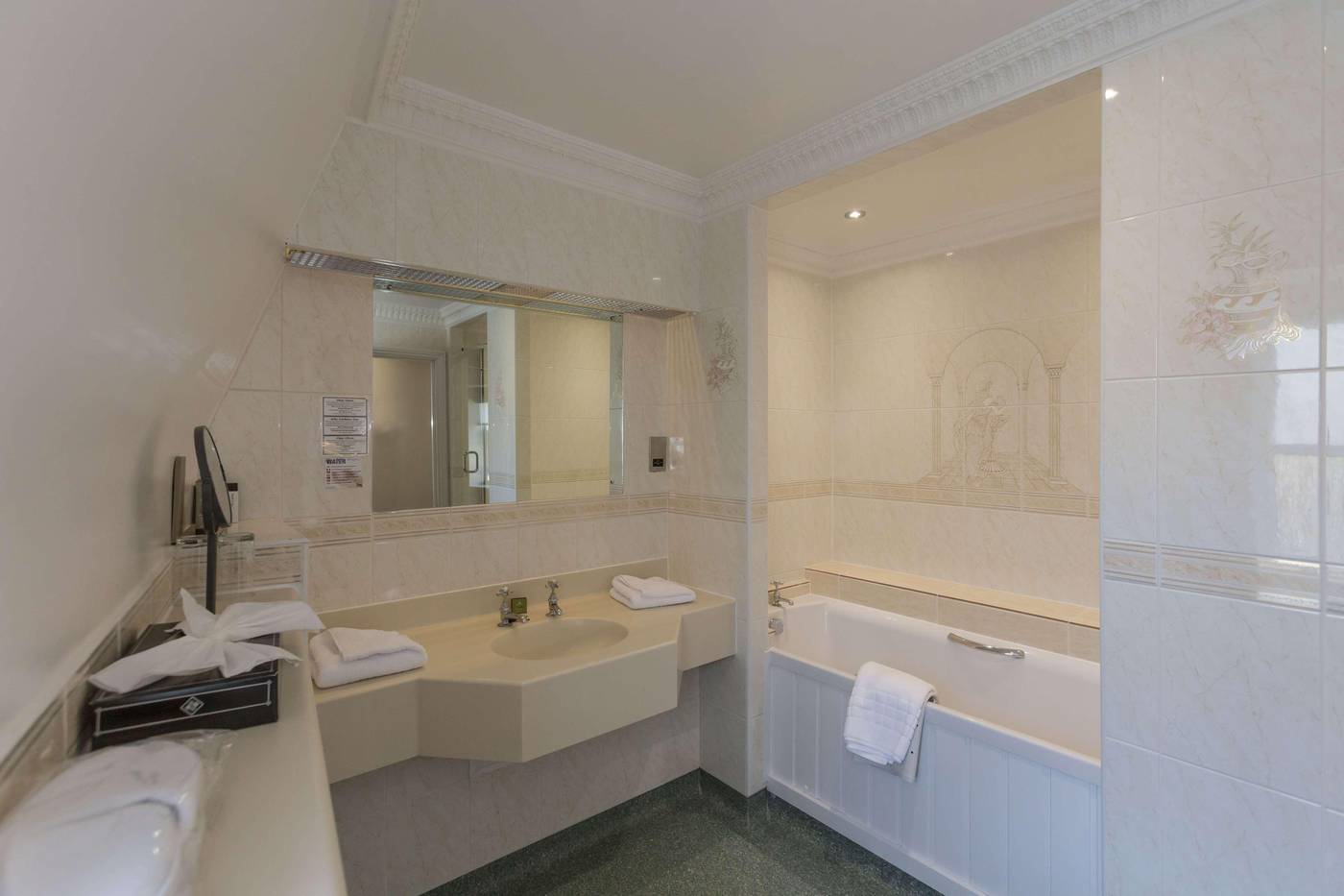 Best-Western-Moores-Central-Hotel-Room-12