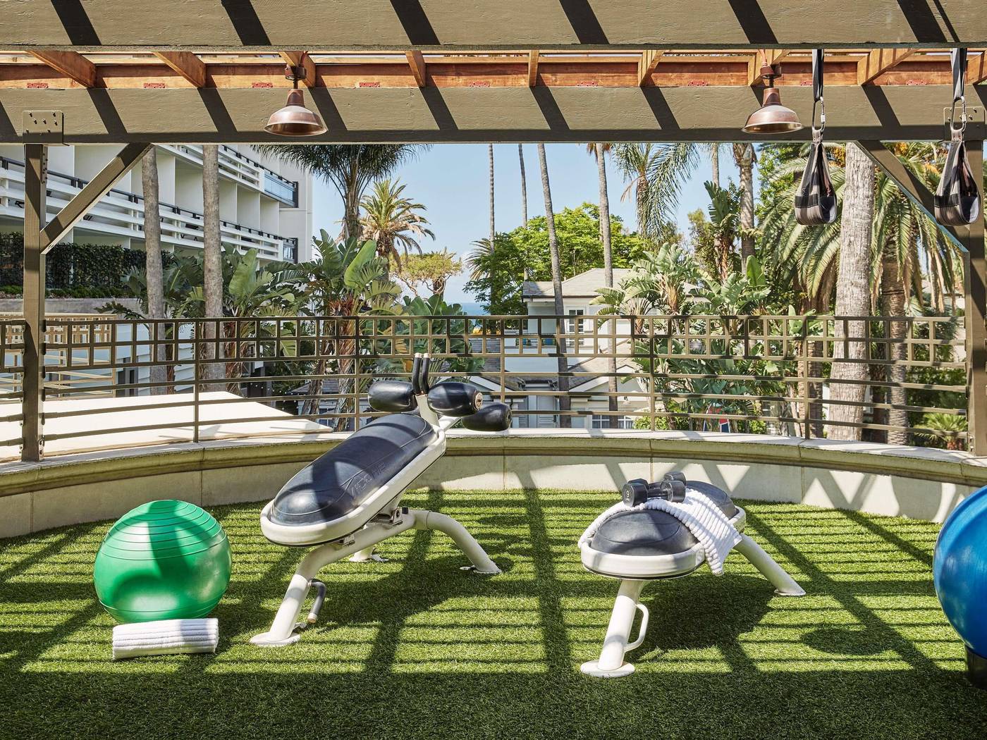 Fairmont-Miramar-Hotel---Bungalows-Sports-and-Entertainment-65