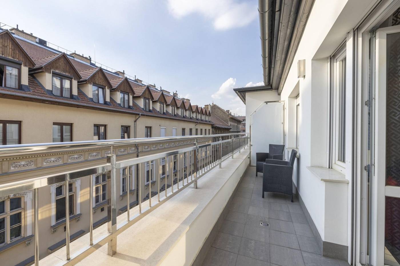 Silver-Crown-Hotel---Residence--Palace-Quarter-Terrace-1