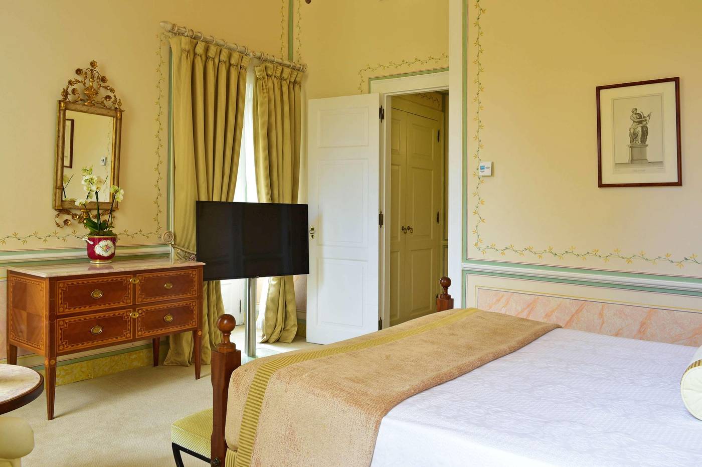 Tivoli-Palacio-de-Seteais-Room-30