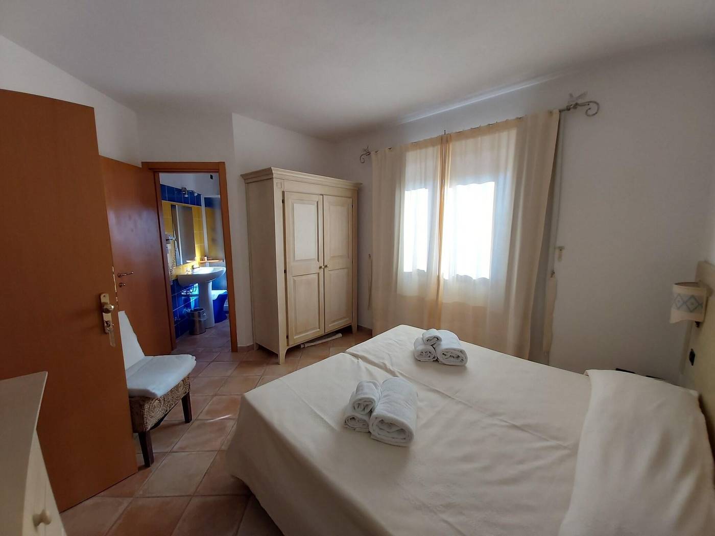 Hotel-Il-Faro-Di-Molara-Room-10