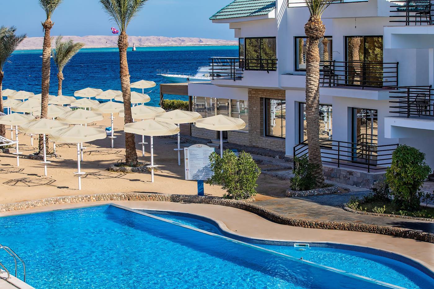 La Rosa Waves Beach Resort & Aqua Park