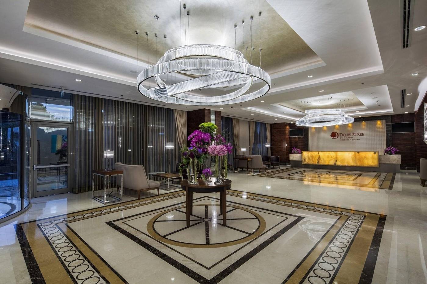 DoubleTree-by-Hilton-Istanbul-Topkapi-Lobby-1