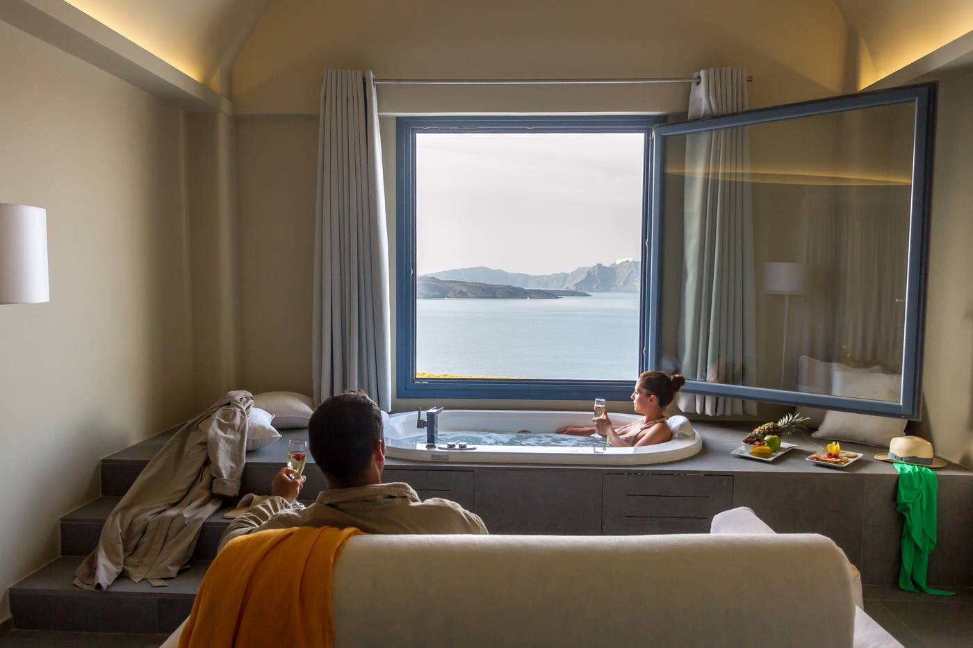 Acroterra-Rosa-Luxury-Suites-Room-40