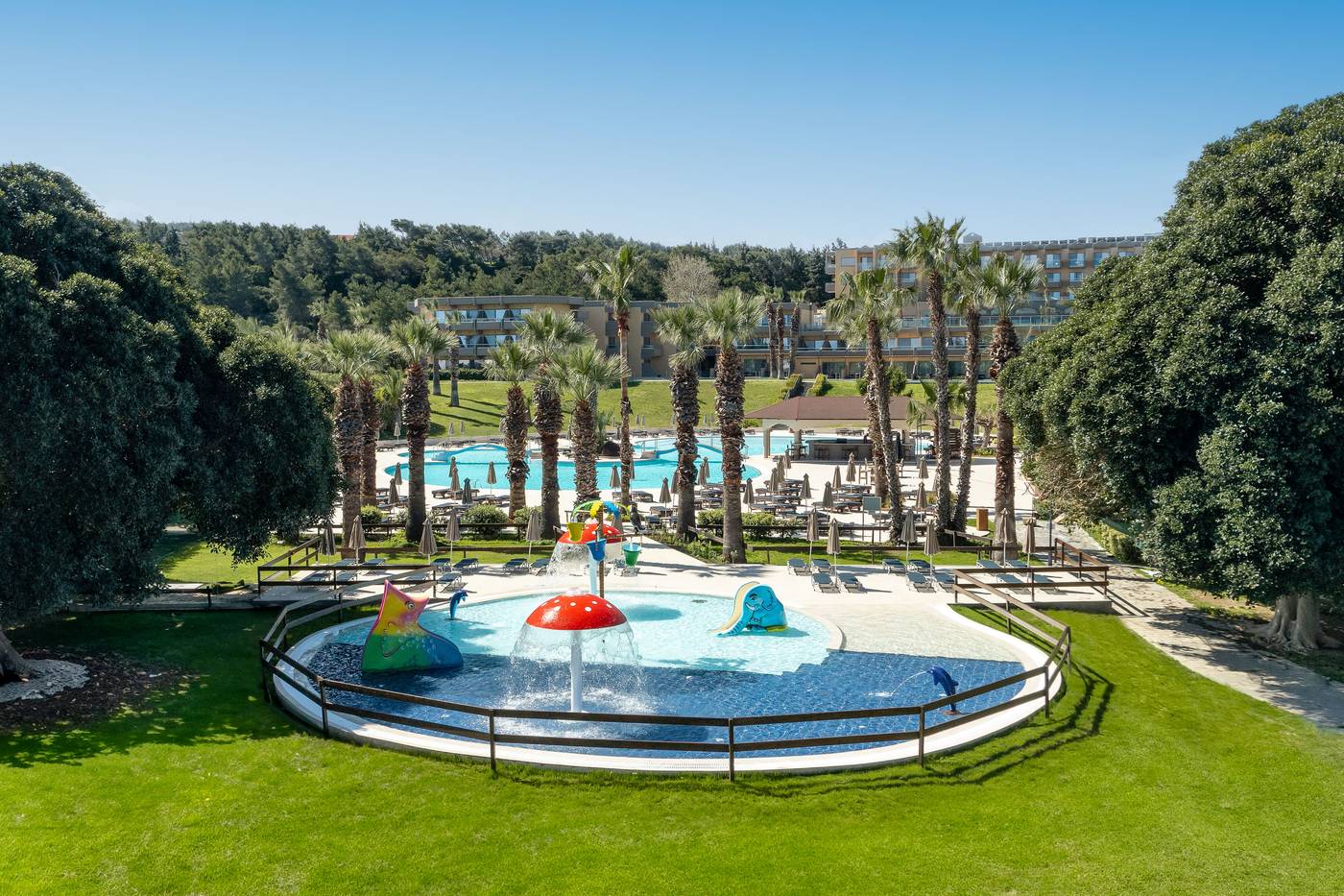 Kresten-Palace-Pool-5