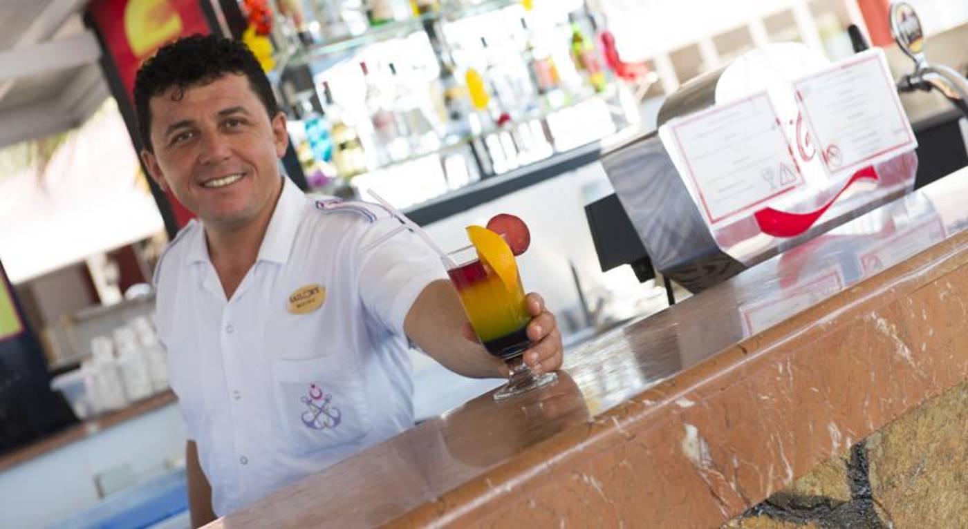 Sailor-s-Beach-Club-Bar-19